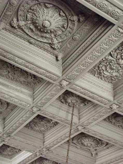 Moulded Ceiling, Ceiling Art, Ceiling Detail, Basement Ceiling, Classic Interior Design, Ceiling Ideas, False Ceiling Design, Coffered Ceiling, Ceiling Medallions