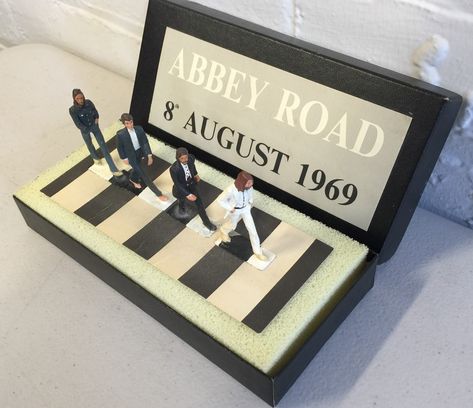 BEATLES ABBEY ROAD LEAD FIGURES - boxed set of lead Beatles figures which replicate the Abbey Roa Beatles Crafts, Abbey Road Crossing, English Day, Tunnel Book, Music Project, Beatles Music, Beatles Abbey Road, What To Do When Bored, Id Photo