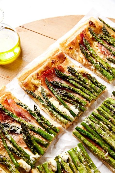 Asparagus Tart - Wyse Guide Asparagus Galette, Asparagus Tart Recipes, Recipe Vegetables, Holiday Potluck, Asparagus Tart, Pork Carnitas Slow Cooker, Puff Pastry Crust, Potluck Ideas, Cheese Puff