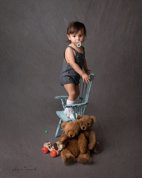 Two Year Old Photo Shoot Studio, Two Year Old Pictures, Two Year Old Photo Shoot Boy, Two Yr Old Photoshoot, Lifestyle One Year Old Session, Boy Birthday Pictures, Son Photo Ideas, Studio Photos, Baby Boy Photography