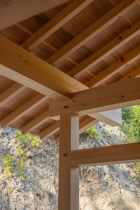 Japanese Timber Framing - Ita-kura House - Big Sand Woodworking Japanese Timber Framing, Japanese Wood Structure, Timber Frame Shed Roof, Wooden House Construction, Japanese Timber Frame Joinery, Timber Frame Deck, Japanese Timber Architecture, Japanese Joinery Architecture, Heavy Timber Architecture