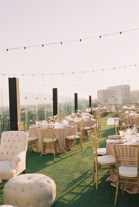 Rooftop Wedding Reception, Wedding Lounge Seating, Rooftop Reception, Rooftop Wedding Ceremony, Rooftop Wedding Venue, City Rooftop, Terrace Wedding, Restaurant Aesthetic, Corporate Events Decoration