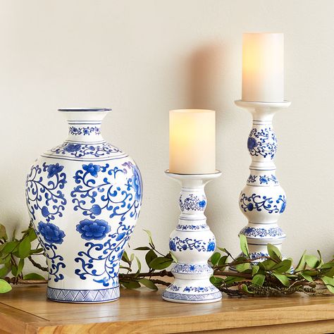 Ceramics Photography, Blue Willow Decor, Willow Decor, Prayer Breakfast, Ceramics Collection, Blue And White Dinnerware, French Country Blue, Modern Candle Holders, Blue White Decor