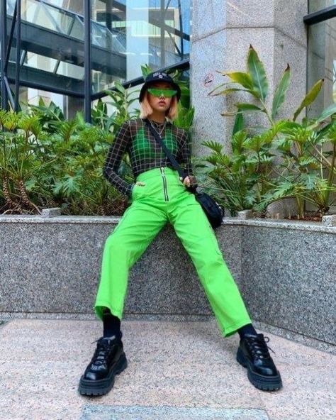 Neon Green Pants Outfit, Neon Day At School, Cute Neon Outfits, Cyberpunk Outfit Women, Young Outfit, Cyberpunk Outfit, Green Pants Outfit, Elastic Waist Trousers, Cyberpunk Clothes