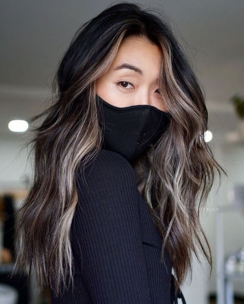 Caramel Blonde Hair, Peekaboo Highlights, Black Hair Balayage, White Blonde Hair, Black Hair With Highlights, Dark Hair With Highlights, Blending Gray Hair, Brown Hair Balayage, Hair Inspiration Color