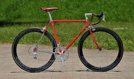 Show me your steel framed road bike with deep rims | Singletrack Magazine Forum Bici Retro, Bike Swag, Road Bike Wheels, Folding Mountain Bike, Classic Road Bike, Road Bike Vintage, Red Bike, Triathlon Bike, Steel Bike