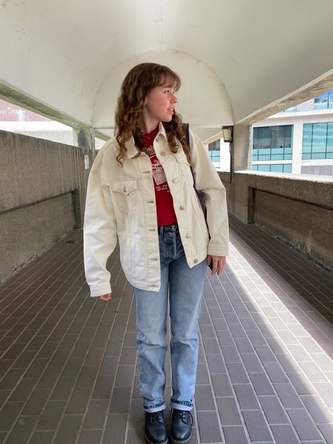 White Cord Jacket Outfit, White Jean Jacket Outfits Fall, White Denim Jacket Outfit Aesthetic, White Courderoy Jacket Outfit, Oversized White Denim Jacket Outfit, Courdory Shirt Outfit, White Corduroy Jacket Outfit, White Jeans Jacket Outfit, White Jacket Outfits