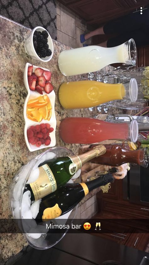 Mimosa bar Muffins And Mimosas, Patio Balcony Ideas, Breakfast Food Truck, Breakfast At Tiffanys Party Ideas, Xmas Brunch, Gluten Free French Toast, Cake Mom, Party Breakfast, Brunch Celebration