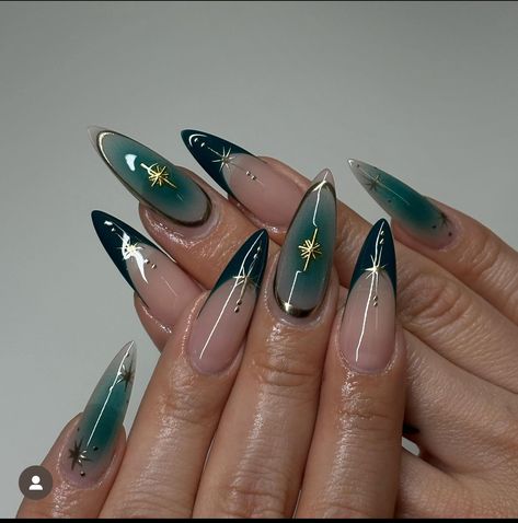 Star Pattern Design, French Press On Nails, Emerald Nails, Medium Almond, Nagel Tips, Almond Acrylic Nails, Seni 3d, Cat Kuku, Nagel Inspo