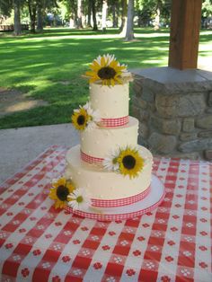 I Do Bbq Cake Ideas, Baby Q Cake Ideas, Bbq Baby Shower Cake, I Do Bbq Cake, Picnic Cake Ideas, Classy Country Wedding, Wedding Cake Simple Buttercream, Bbq Baby Shower Decorations, Wedding Cakes Simple