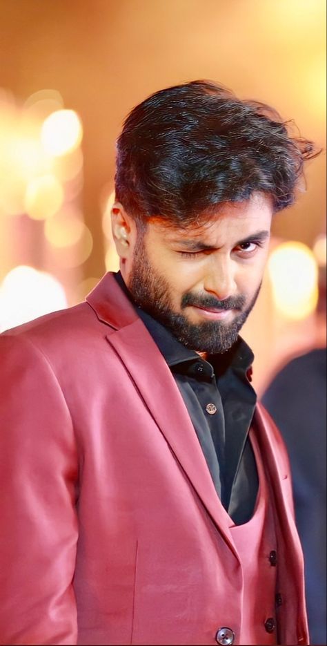 Ashwin Kumar, Sivakarthikeyan Wallpapers, Indian Bride Photography Poses, Blue Quotes, Basic Photo Editing, Bride Photography Poses, Best Friend Photography, Cute Emoji, Actors Images