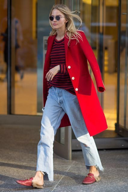 inspo Trent Coat, Model Off Duty Street Style, Red Long Coat, Woman In Red, Style Casual Chic, 30 Outfits, Looks Street Style, Red Coat, Victoria Secret Fashion Show