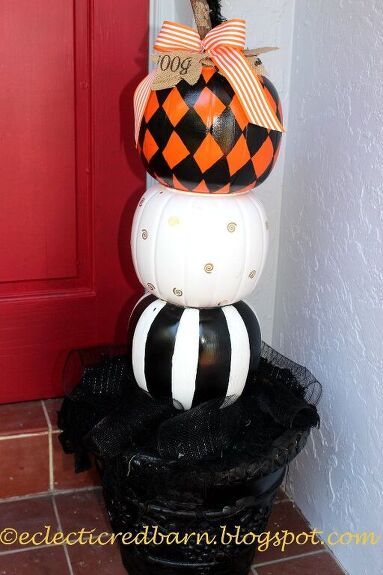 Make your Fall home decor look more expensive with these easy pumpkin makeover ideas. These DIY plastic pumpkin makeovers are a great way to decorate your mantel, living room, entryway and front door porch for Fall on a budget. #hometalk Plastic Jack O Lantern Makeover, Plastic Pumpkins Crafts, Pumpkin Makeover, Plastic Pumpkins Bucket, Unicorn Pumpkin, Gorgeous Gourds, Decorate For Fall, Pumpkin Topiary, Plastic Pumpkins