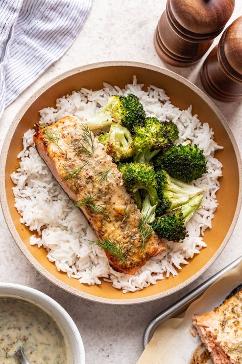 This Amazing Baked Salmon with Dill Sauce is the ultimate quick and flavorful fish that can be served with a variety of sides. Baked Salmon With Dill, Salmon With Dill Sauce, Salmon With Dill, Dill Sauce For Salmon, Turkey Pasta, Mustard Salmon, Pizza Salad, Bread Dip, Dill Sauce