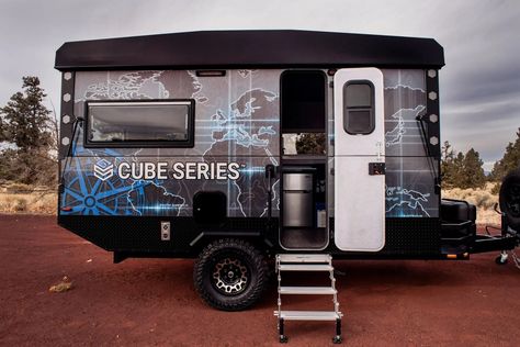 Cube Series debuted a few years ago with a lifting hard-wall pickup camper, and it's now launched the trailer version. The all-season shelter tows low but lives tall with a 4-sleeper layout that includes a dinette, kitchen and collapsible bathroom. Cut Out Canvas, Half Bath Design, Pop Up Trailer, Pickup Camper, Off Road Camper Trailer, Overland Trailer, Small Rv, Trailer Interior, Fibreglass Roof