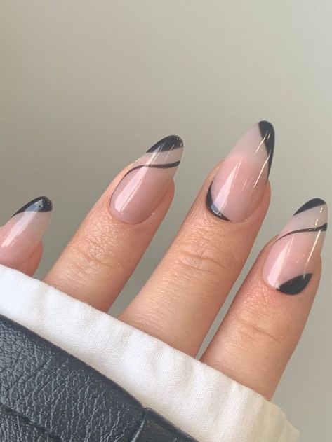 French Modern Nails, France Nails Ideas, Cool French Tip Nail Designs, Nail Art Basic, Office Nails Professional, Neutral Nails French, Nails Rounded, French Noir, Nailart Simple