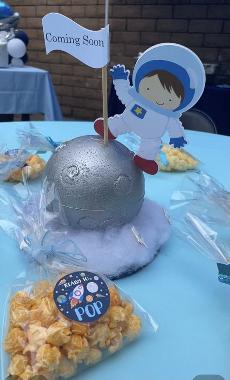 Astronaut Centerpiece Ideas, Rocket Centerpiece Space Party, Diy Space Centerpiece, Astronaut Theme Centerpiece, Space Centerpiece Ideas Birthday, Two The Moon Centerpiece Ideas, Space Theme Table Decorations, Space Birthday Party Centerpiece, Astronaut Party Centerpieces