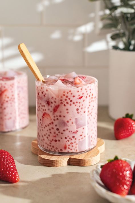 Light and refreshing strawberry sago that's super easy to make with fresh strawberries, coconut milk, tapioca pearls, and any jelly add-ins you like! #sago #strawberry #strawberrysago #nobakedessert | teakandthyme.com Strawberry Sago, Coconut Milk Tapioca, Chocolate Tarts Mini, Sago Recipes, Sponge Cake Filling, Strawberry Cream Cheese Frosting, Coconut Jelly, Thyme Recipes, Chocolate Strawberry Cake