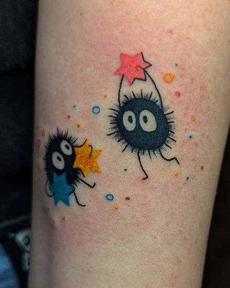 Love these little soot sprites, thank you Sam! ⭐ * * * #sootsprites #studioghiblitattoo #sootspritetattoo Soot Sprite Tattoo, Sprite Tattoo, Studio Ghibli Tattoo, Magic Runes, Soot Sprite, Ghibli Tattoo, White Ink Tattoo, Wall Corner, Soot Sprites