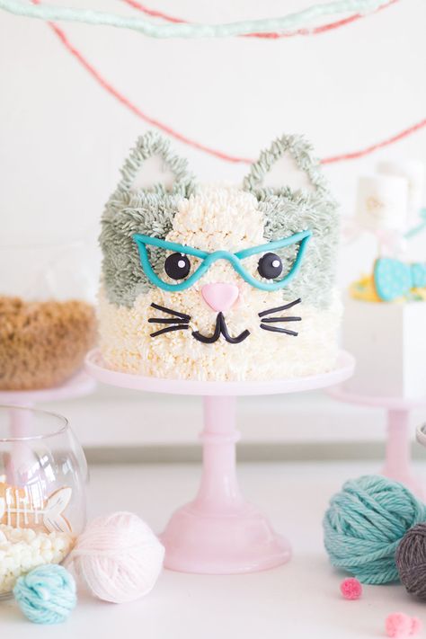 Cat birthday cake | Girl Party Ideas | Kids parties | Cat Themed 2nd Birthday PAW-ty - Perfete #party #desserts #kidsbirthdayparty #cake #cakes Kitten Birthday Party, Birthday Cake For Cat, Cat Themed Parties, Cat Themed Birthday Party, Second Birthday Party, Kitten Party, Kitten Birthday, Cupcakes Decorados, Cat Birthday Party