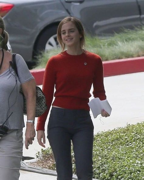 Emma Watson Style Outfits, Emma Watson Style Casual, Hermione Granger Style, Emma Watson Casual, Emma Watson Young, Emma Watson Body, Emma Watson Outfits, Hermione Granger Outfits, Celeb Outfits