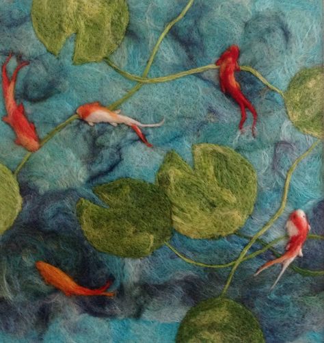 Felted koi Needle Felting Pictures, Tovad Ull, Felt Wall Hanging, Needle Felting Diy, Wool Felt Projects, Wet Felting Projects, Felt Pictures, Needle Felting Tutorials, Felt Embroidery