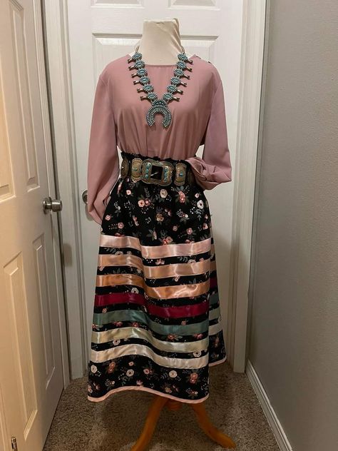 Ribbon Skirt Regalia, Ribbon Skirts Outfit, Navajo Traditional Skirts, Ribbon Skirts Native American Ideas, Ribbon Skirts Indigenous, Regalia Aesthetic, Ribbon Skirt Outfit Ideas, Navajo Ribbon Skirt, Native American Skirts