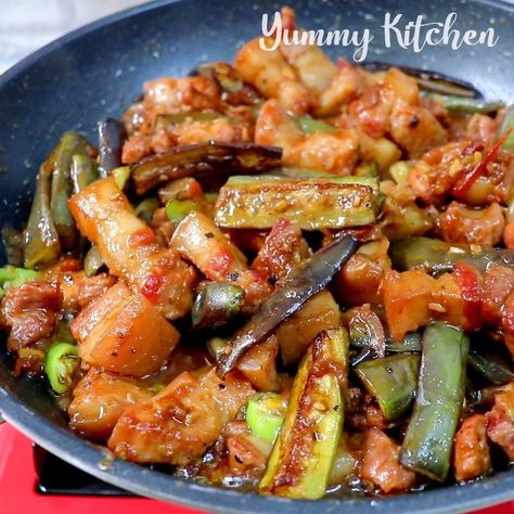 Binagoongan With Eggplant, Pork Binagoongan Recipe, Pork Eggplant Recipe, Pork Binagoongan, Filipino Party, Eggplant Side Dishes, Phillipino Food, Pinoy Dishes, Yummy Kitchen