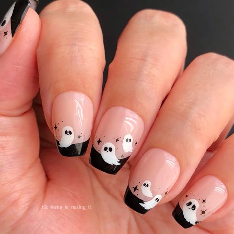 Black French Tip Ghost Nails, October French Nails, Cute Ghost Nail Art, French Tip Halloween Nails, Halloween French Tips, Halloween Nails Spooky, Acrylic Halloween Nails, Aesthetic Halloween Nails, Animation Nails