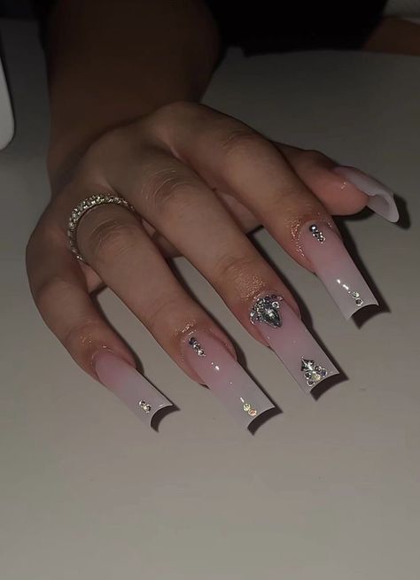 Gem On Nails, Nail Ideas Gems, Nails With Gems Simple, Nail Gem Designs Simple Rhinestones, Nails Square Red, Nail With Gems, White Nails With Gems, Nails With Gems Rhinestones, All White Nails