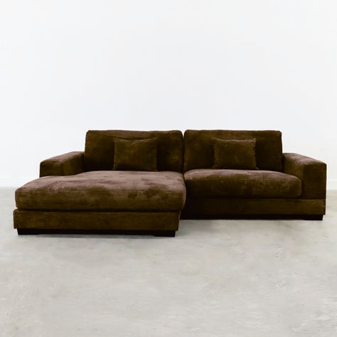 Maroon Couch Living Room, Comfy Sectional Sofa, Chocolate Brown Couch, Burgundy Couch, Brown Couches, Townhome Decor, Corduroy Couch, Modern Couches, Brown Fabric Sofa