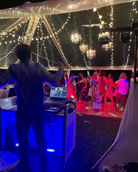 U Backyard Party With Dj, Dj At Wedding, Pool Party Music, Wedding Dj Setup, Dj Events, Dj Wedding, Hawaii Weddings, Dj Dance, Honolulu Oahu