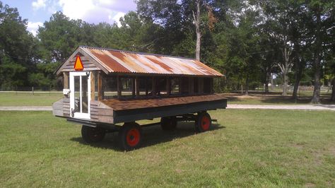 Boxes on the outside. Chicken Wagon Hen House, Mobile Chicken Coop Diy Tractors, Chicken Run Ideas, Agri Tourism, Mobile Chicken Coop, Chicken Farmer, Portable Chicken Coop, Chicken Tractors, Chicken Tractor