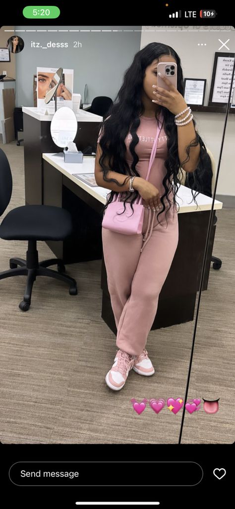 Telfar Hoodie Outfit, Baddie Sweatpants Outfit, Chill Sweatpants Outfits Black Women, Light Pink Purse Outfit, Plt Sweatpants Outfit, Cute Outfits With Telfar Bags, Pink Telfar Bag Outfit, Pretty Little Thing Sweatpants Outfit, Black Tasman Ugg Outfit Baddie