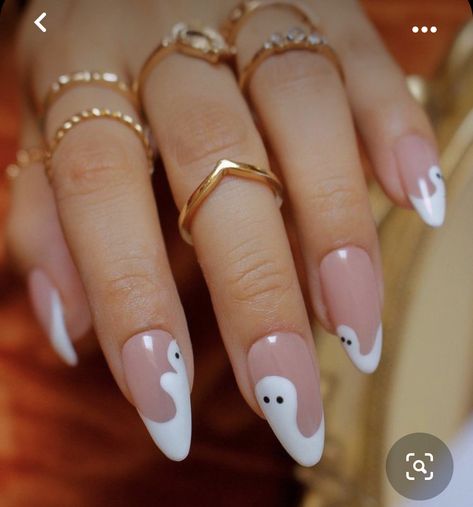 Fall Almond Nails, Ghost Nails, Nails With White, Halloween Acrylic Nails, October Nails, Cute Nails For Fall, Almond Nails Designs, Art Halloween, Fall Nail Colors