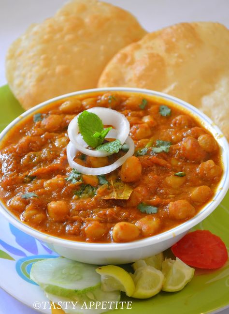 Tasty Appetite: Chole Bhature / Punjabi Bhature Recipe / step by step Chhole Recipe, Bhature Recipe, Bhatura Recipe, Chole Bhature, Punjabi Cuisine, Easy Peasy Recipes, Punjabi Food, Masala Recipe, Recipe Steps