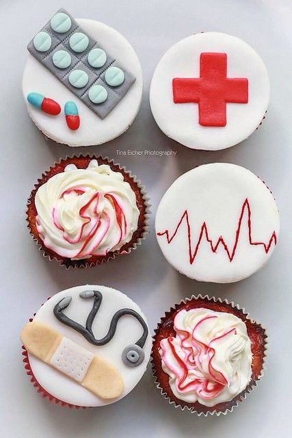 Raspberry Cheesecake Cupcakes, Doctor Birthday Cake, Cupcakes Raspberry, Nursing Graduation Cakes, Nurse Cupcakes, Medical Cake, Nursing Cake, Nurse Party, Graduation Cupcakes