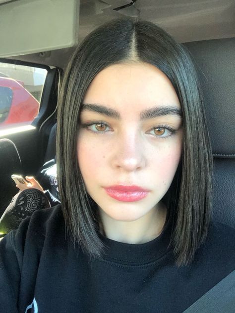 Thick Eyebrows Natural, Thicker Eyebrows Makeup, Light Eyebrows, Brunette Aesthetic, Black Eyebrows, No Makeup Makeup, Cabello Hair, Amber Eyes, Thick Eyebrows