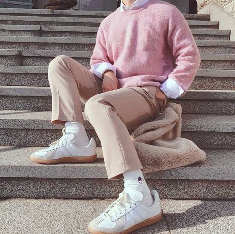 Alexander Aesthetic, Pink Sweater Outfit, Soft Boy Outfits, Mens Fashion Vintage, Mens Fashion Dressy, Sport Logos, Soft Boy, Paris Mode, Streetwear Men Outfits