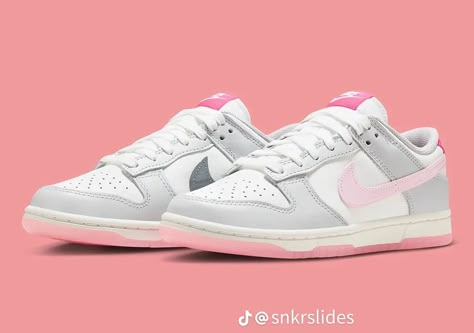 Nike Dunk Low 520, Pretty Sneakers, Pink Bottoms, Pretty Shoes Sneakers, All Nike Shoes, Shoe Wishlist, Nike Air Shoes, Cute Nike Shoes, Cute Nikes