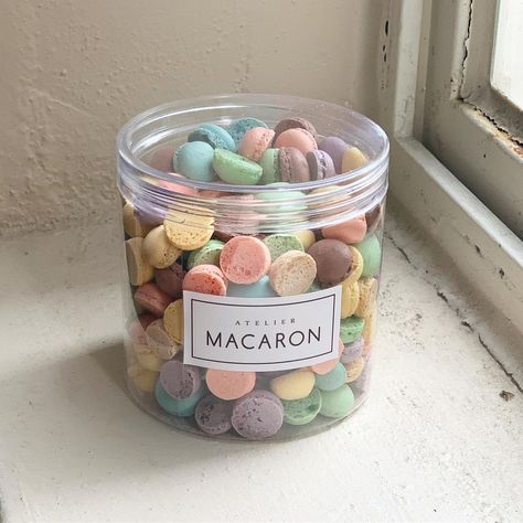 Aesthetic Macarons, Bake Sale Packaging, Biscuits Packaging, Food Business Ideas, Dessert Packaging, Macaroon Recipes, Bakery Packaging, Cute Baking, Cute Snacks