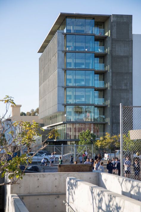 The Fort Apartments / Jonathan Segal Architect | ArchDaily Small Office Building Architecture, Small Office Building, Office Building Architecture, Building Architecture, Small Buildings, The Fort, Business Building, Facade Architecture, Small Office