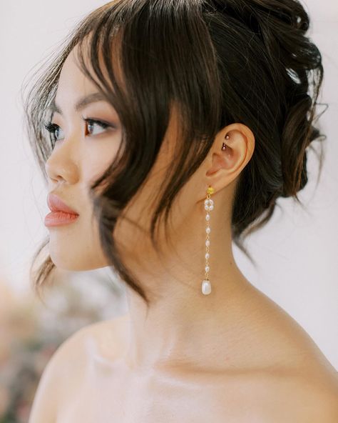 Some teasers from this ultra stylish shoot by this dream team: Photography @tesslucasphoto Creative director & stylist @ashnstyling @ash_nstyling Hair & makeup artist @emiliabeautyart Venue @masstudiosintl Bridal gown @thebridalboutiqueyyc Bridal accessories @joannabisleydesigns Bride @kaelsphotos Groom@lmy_vz Florals @creativeedgeflowersyyc Vow books @loveskydesign.weddings Cake @yvonnesdelightfulcakes Pearl Drop Bridal Earrings, Pearl Headpiece Wedding, Drop Bridal Earrings, Pearl Drop Earrings Bridal, Vow Books, Team Photography, Bridal Hair Headpiece, Pearl Headpiece, Bridal Earrings Drop