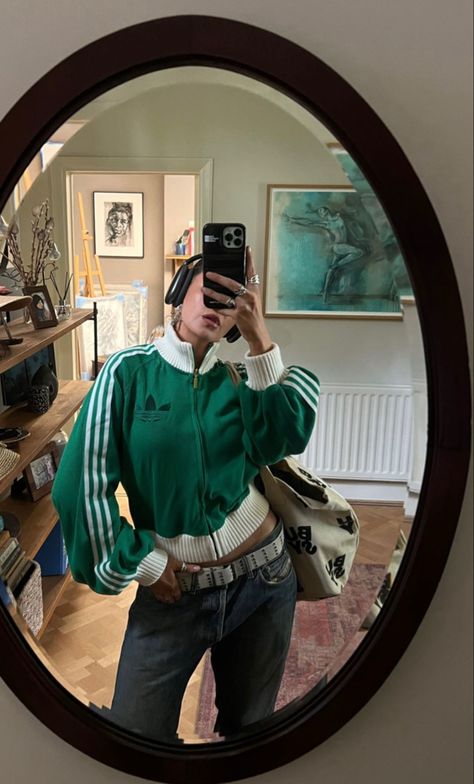 Adidas Jersey Outfit, Sporty Fits, Vest Jeans, Fits Streetwear, Mirror Room, Color Fits, Autumn Fits, Accessory Jewelry, Adidas Girl