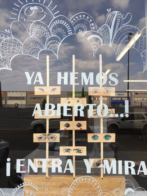 Así decoré uno de los escaparates para inauguración de TURBOMUEBLE Gines en Sevilla- Andrea Store Plan, Everyday Luxuries, Window Display, Decoration Design, Cottage Style, House Design, Packaging, Boutique, How To Plan