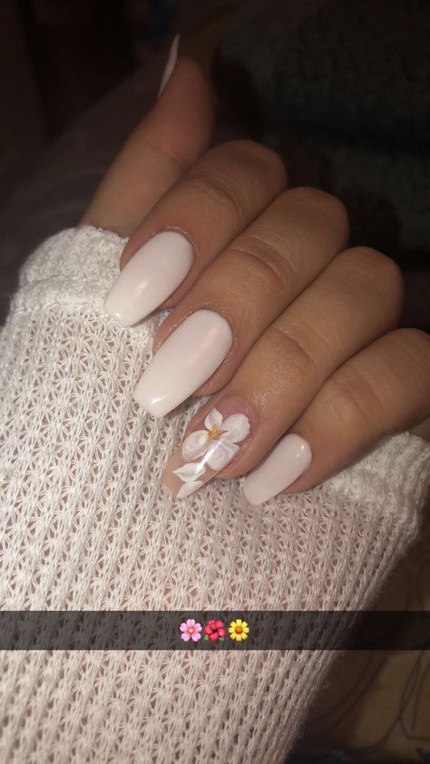 White Nails Acrylic Coffin Medium, White Nails With Sticker Designs, Flower Nail Designs Coffin Short, White Spring Nails Acrylic, White Nail With Flower, White Nails With Pink Flowers, Milky White Nails With Flowers, White Nails With Flower Design, White Nails With Accent Nail