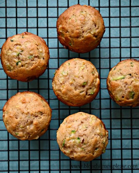 Zucchini Pineapple Muffins (made with applesauce and you can do WW flour if you like) LONG LIVE ZUCCHINI Pineapple Muffins, Zucchini Muffins Healthy, Breakfast Potato Casserole, Healthy Make Ahead Breakfast, Zucchini Side Dishes, Clean Eating Meal Plan, Zucchini Muffins, Homemade Muffins, Breakfast Muffins