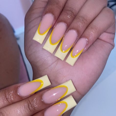 Yellow Nail Set, Poster Poses, Yellow Nail Ideas, Birthday Vacay, Plain Acrylic Nails, Yellow Acrylic Nails, Yellow Nail Designs, Acrylic Nails Yellow, Bright Summer Acrylic Nails