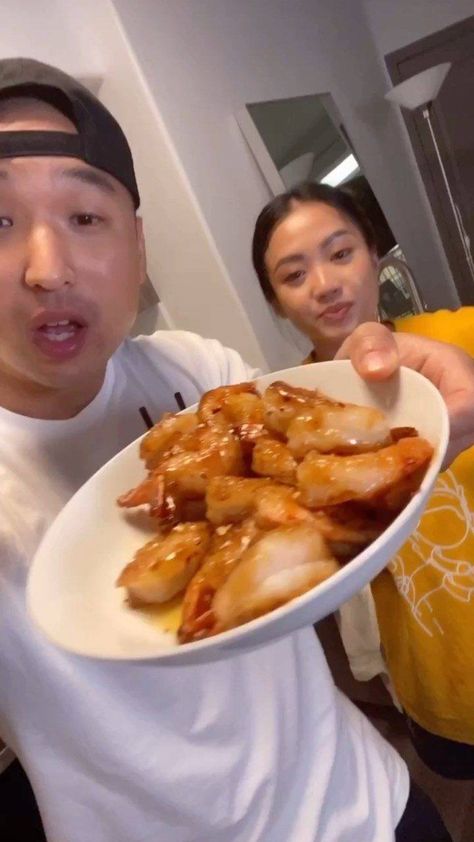 Spicy Fried Shrimp, Honey Glazed Shrimp, Chef Chris Cho, Glazed Shrimp, Fried Shrimp Recipe, Chris Cho, Food Tiktok, Prawn Dishes, Honey Glazed