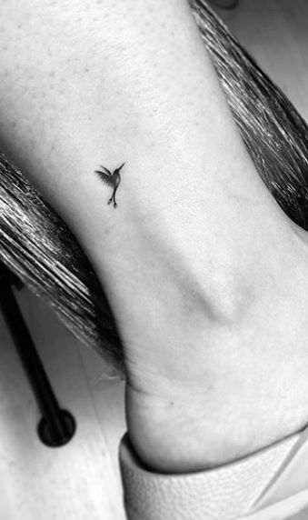 Tiny Bird Tattoos For Women Finger, Small Hummingbird Tattoo Ankle, Microrealism Hummingbird Tattoo, Hummingbird Tattoo Finger, Tiny Tattoos Hummingbird, Micro Tattoo Hummingbird, Micro Memorial Tattoo, Small Hummingbird Tattoo Black, 3 Hummingbird Tattoo Small